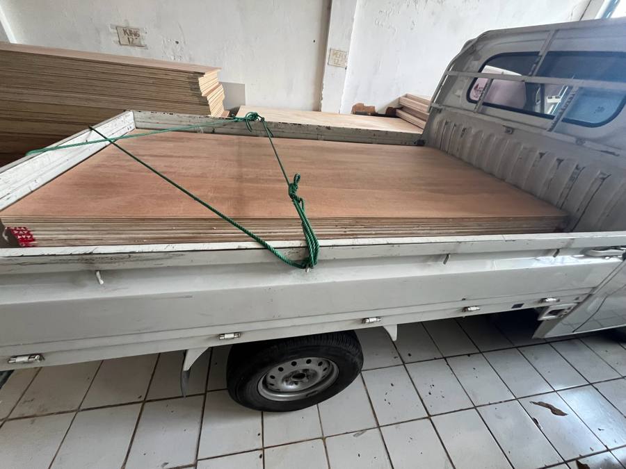 Pengiriman dengan armada - Anugrah Plywood Surabaya